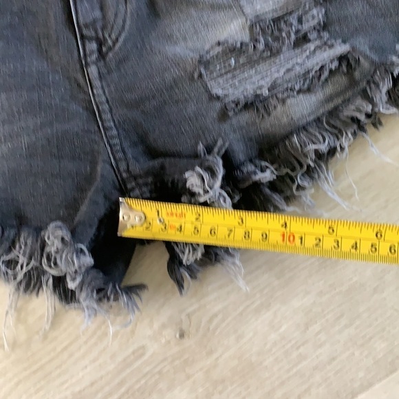 Express Jeans Black Distressed Jean Short Shorts - Picture 5 of 9